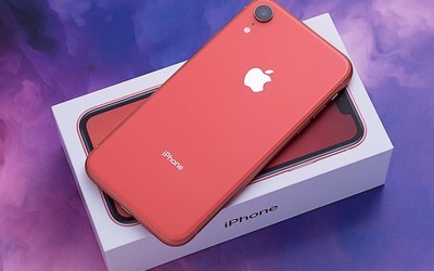 因?yàn)榧せ铈i 每個(gè)月有成千上萬的iPhone被當(dāng)垃圾扔掉